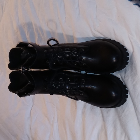 Shoes - Picture 3 of 6